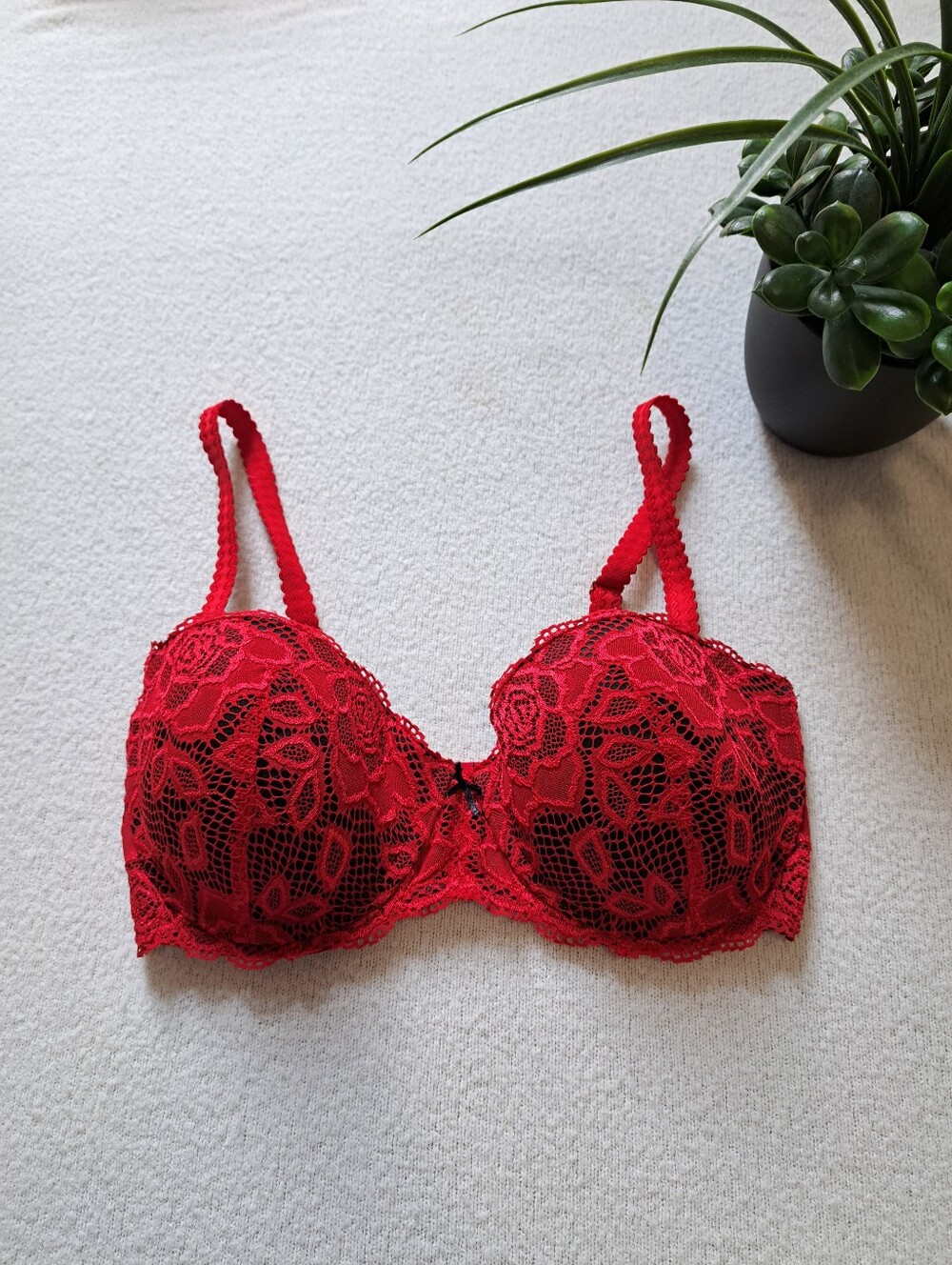 La Vie En Rose Red Lace Underwire Bra Womens Size 34DD Strapless Feminine Sexy